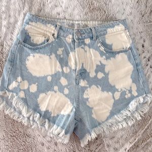 Adorable bleached & tattered jean shorts